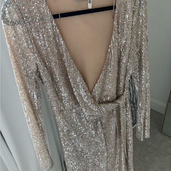 City Chic Gold Sequin Wrap Dress Long Sleeve Plunge - Picture 2 of 4